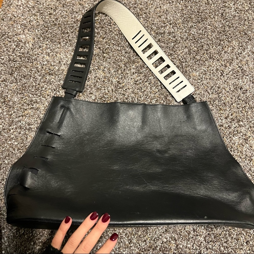 Vince Black Shoulder Bag - Picture 3 of 14